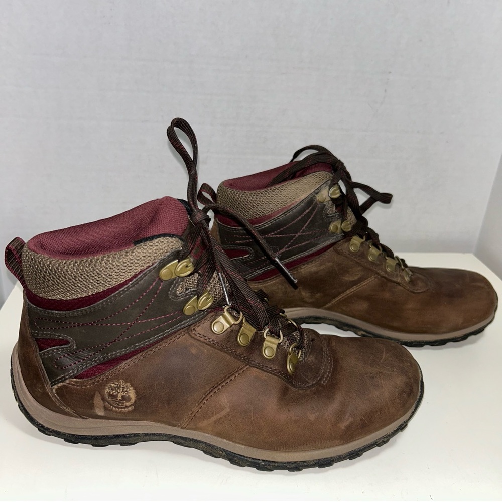 Timberland Brown Leather Lace-Up Hiking Boots with Burgundy Trim